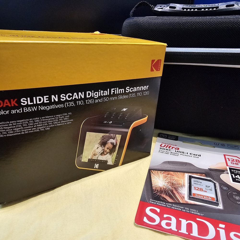 NIB Kodak Slide N Scan Digital Film Scanner - Yellow
